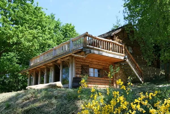Chalet canadien extérieur