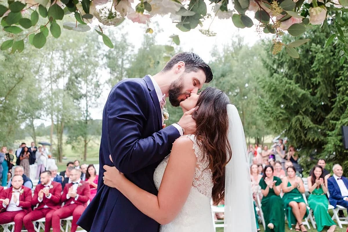 Les mariés durant Ceremonie