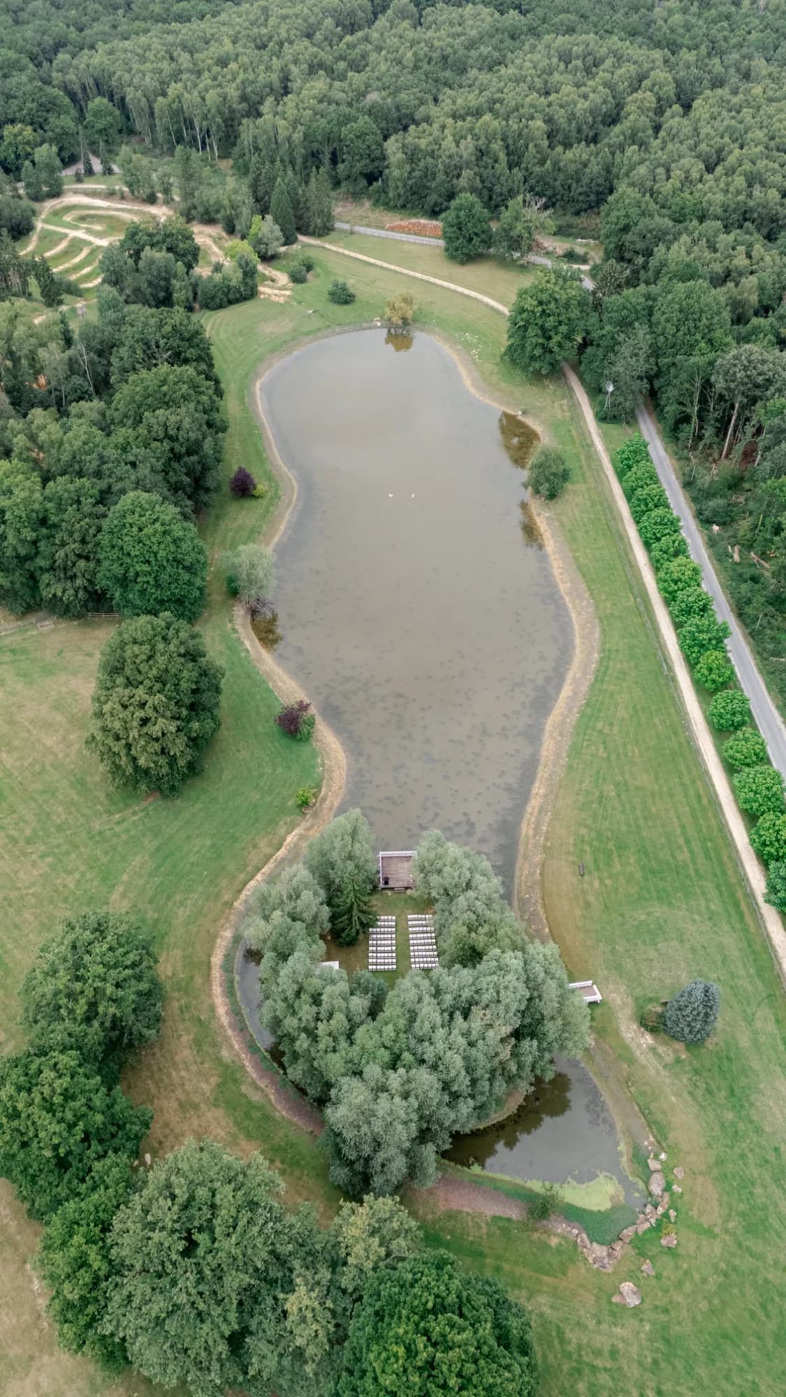 Ile de ceremonie et son étang