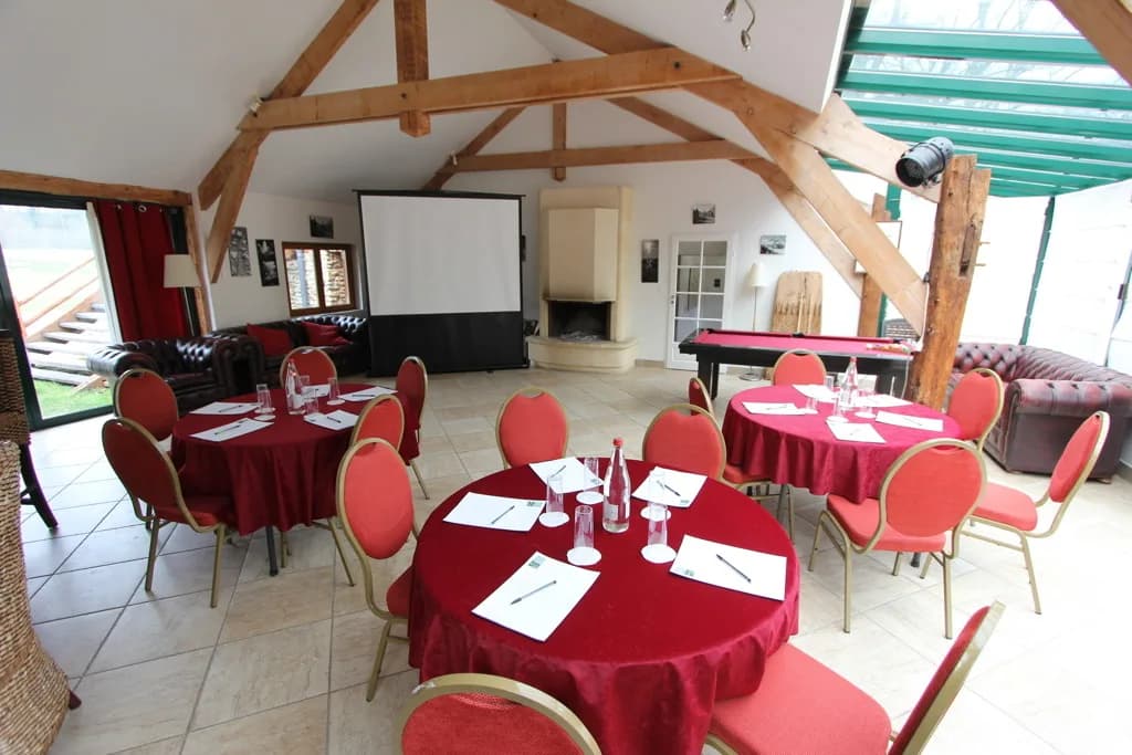 Le Lodge — espace loisirs, salon cheminée et jeux, Domaine de la Butte Ronde